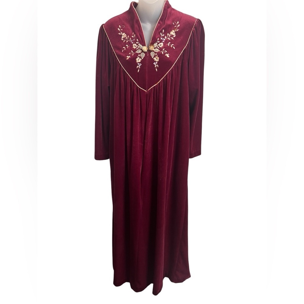 Vintage Studio 36 Embroidered Burgundy Velvet Robe House Coat 1/2 Zip Velour
